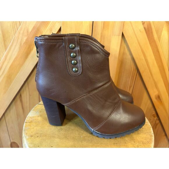 Seven7 Seville Boots Brown Short Boot Button Detail Almond Toe Size 11 - Picture 1 of 9